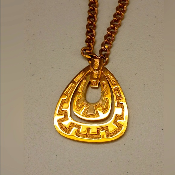 Vintage Large Gold Tone Big Pendant Monet Necklace - Picture 4 of 7